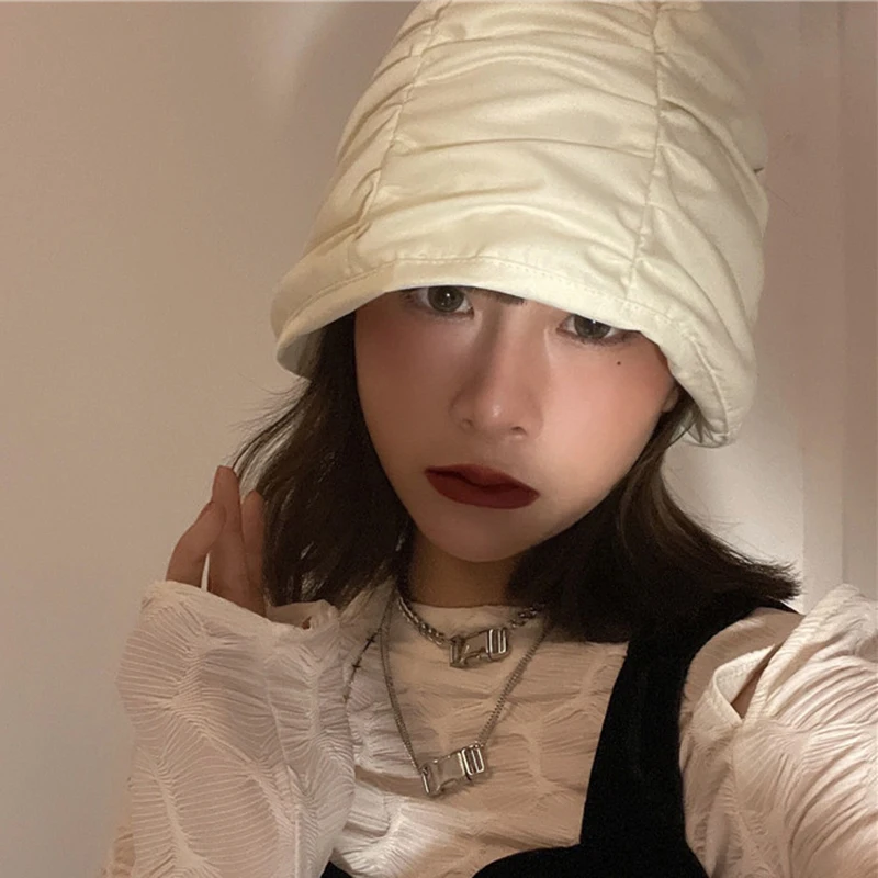 

[EAM] Women Casual Black Pleated Fishermen Hat New Round Dome Temperament Fashion Tide All-match Spring Autumn 2021 1DD5730