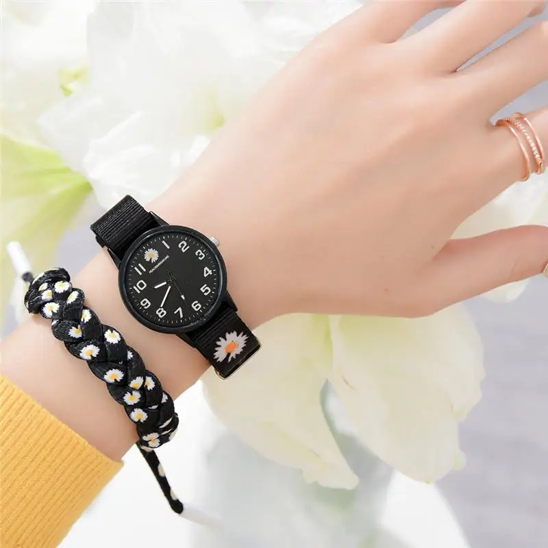 Small Daisy Wrist Watch Women Fashion Nylon Strap Dress Quartz Watch Simple Wild Girlfriends Couple Watch Birthday Gift Women