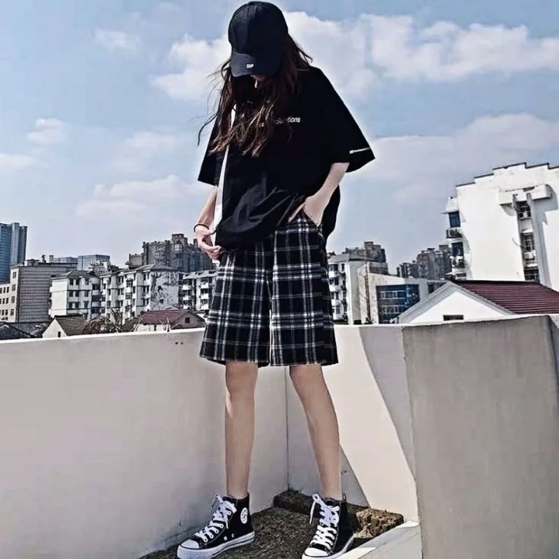 

Shorts women summer wide-leg thin section Loose high waist five-point pants Retro Hong Kong style black and white plaid shorts