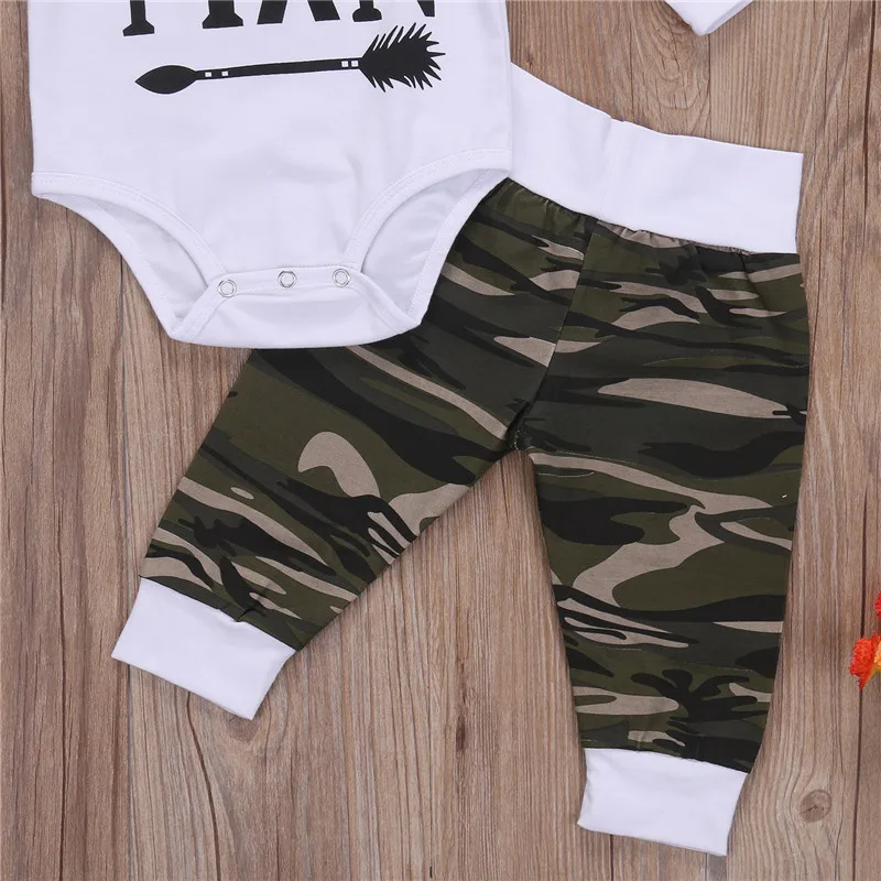 Set Baju Musim Semi Musim Gugur Bayi Laki-laki 3 Buah Setelan Baju Topi Celana Kamuflase Bodysuit Huruf Lengan Panjang Katun Balita Baru Lahir