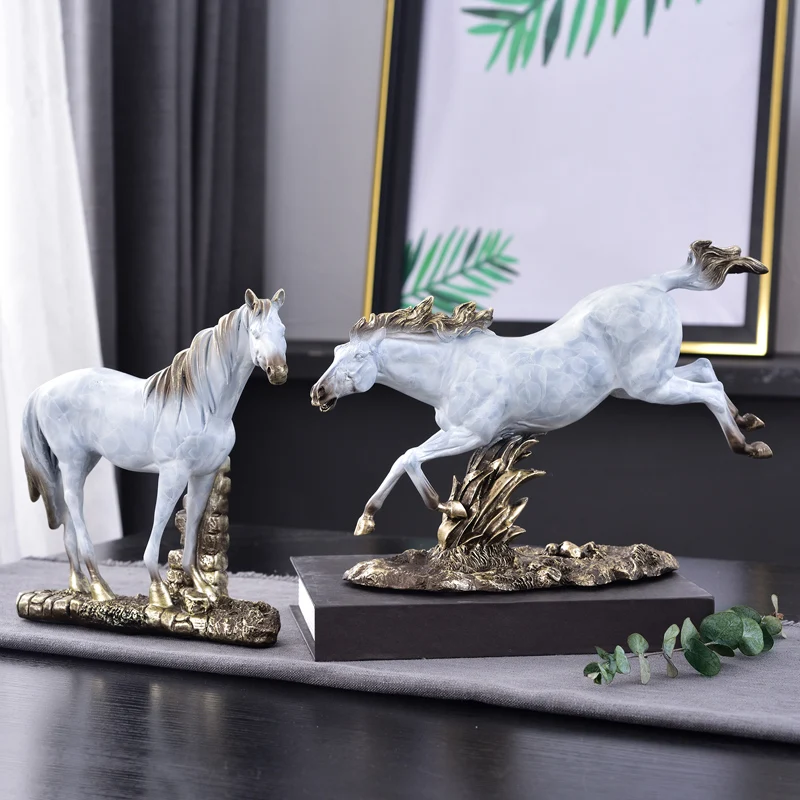 

MODERN SIMPLE ART HORSE STATUES VINTAGE HORSE FIGURINE STEED ANIMAL RESIN CRAFTS HOME DECORATIONS OFFICE BAR ORNAMENTS R1389
