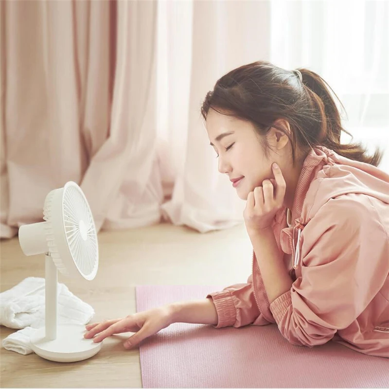 

Youpin SOLOVE Desktop Fan 60 Degree Shaking Head Height Wind Speed Adjustable 4000mAh Type-C Chargeable Light Portable Fan