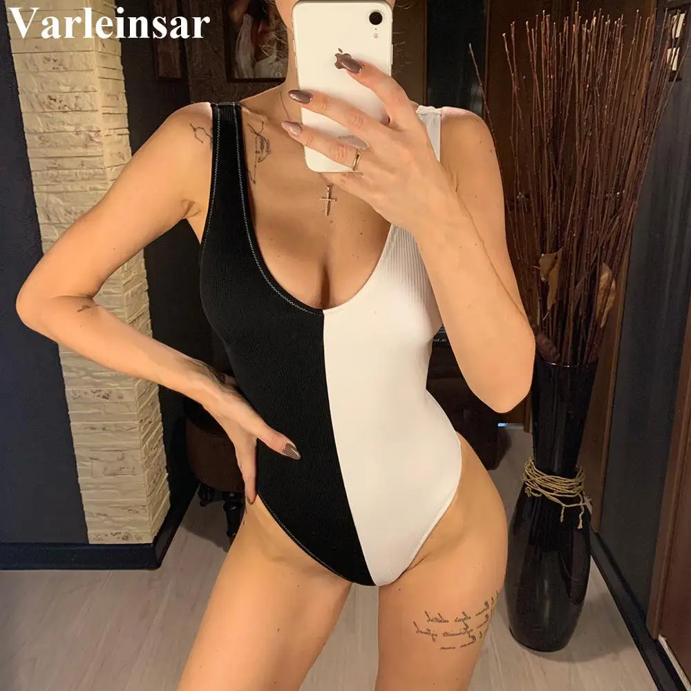 Женский купальный костюм черный белый в рубчик стиле пэчворк для плавания модель