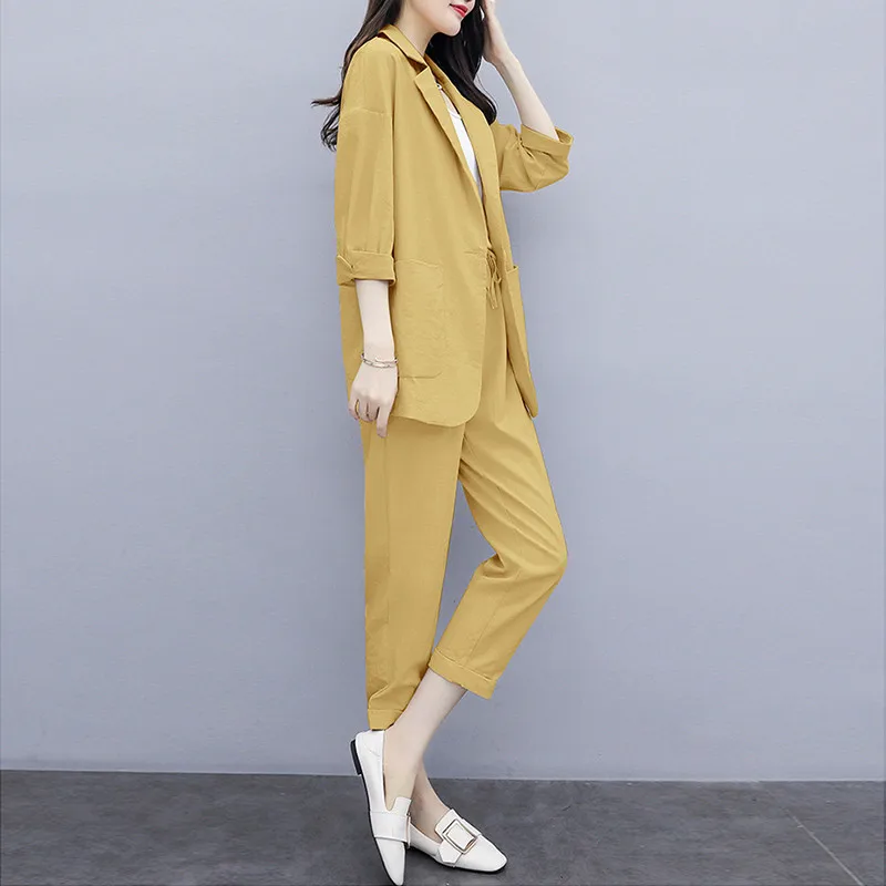 Костюм брючный женский офисный из двух предметов однотонный корейский Свободный