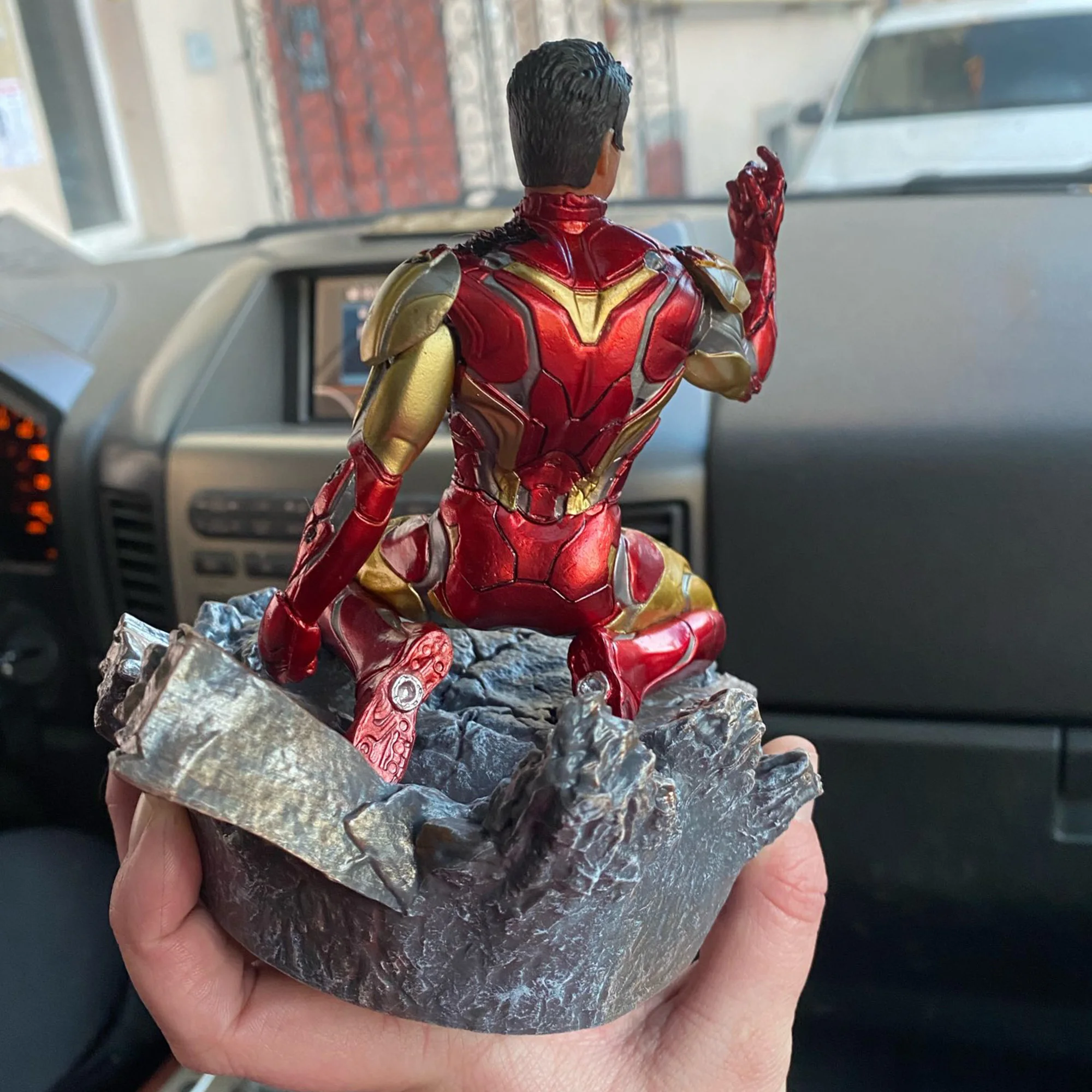 16 см Marvel Мстители 4 колени искусственное положение поврежденная войной модель MK85