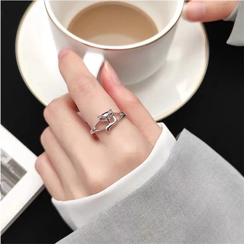 Кольцо женское регулируемое из белой бронзы с цветком персика | Украшения и