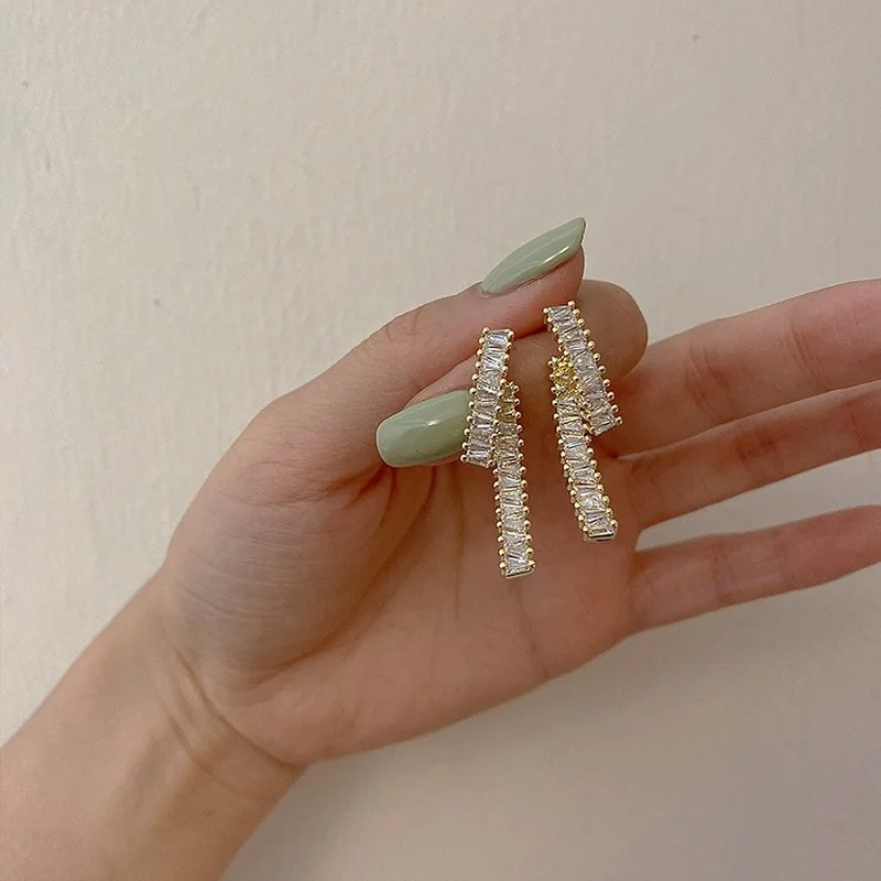 

2021 новые корейские модные изысканные циркониевые серьги-гвоздики с крестом позолоченные металлические серьги для женщин и девушек ювелирн...