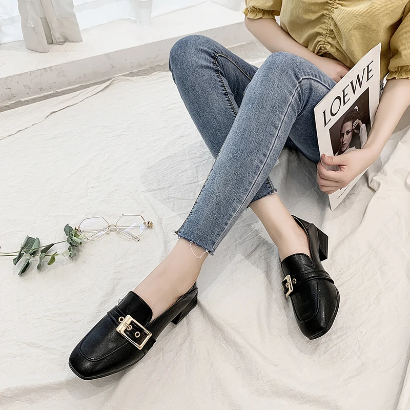 Модные женские черные мокасины с пряжкой из искусственной кожи лоферы на плоской