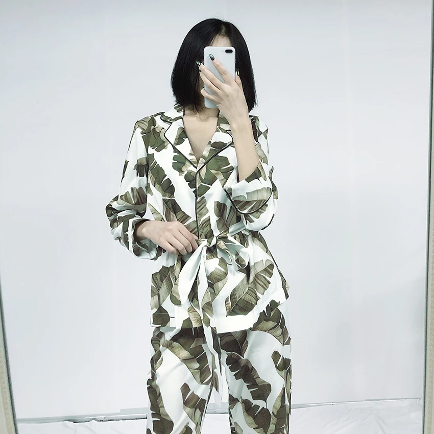 Атласная пижама с длинным рукавом и тропическим рисунком | Женская одежда