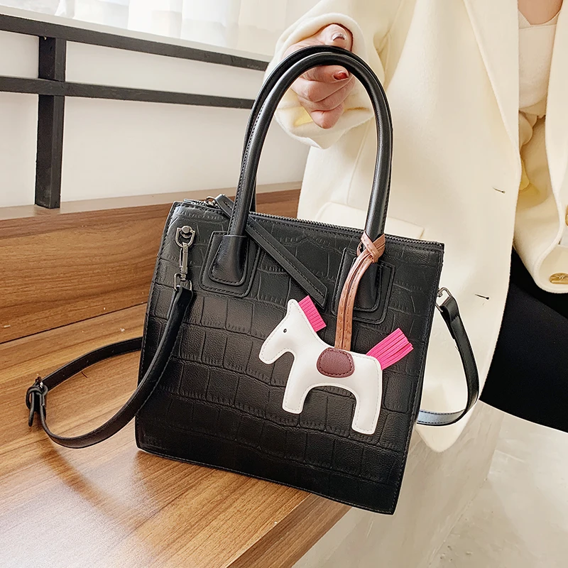 

Queenie Fashion Bag High Quality Cross body Shoulder Bag Crocodile Pattern Stone Grain Handbag With Horse For 2020 Luxury Design