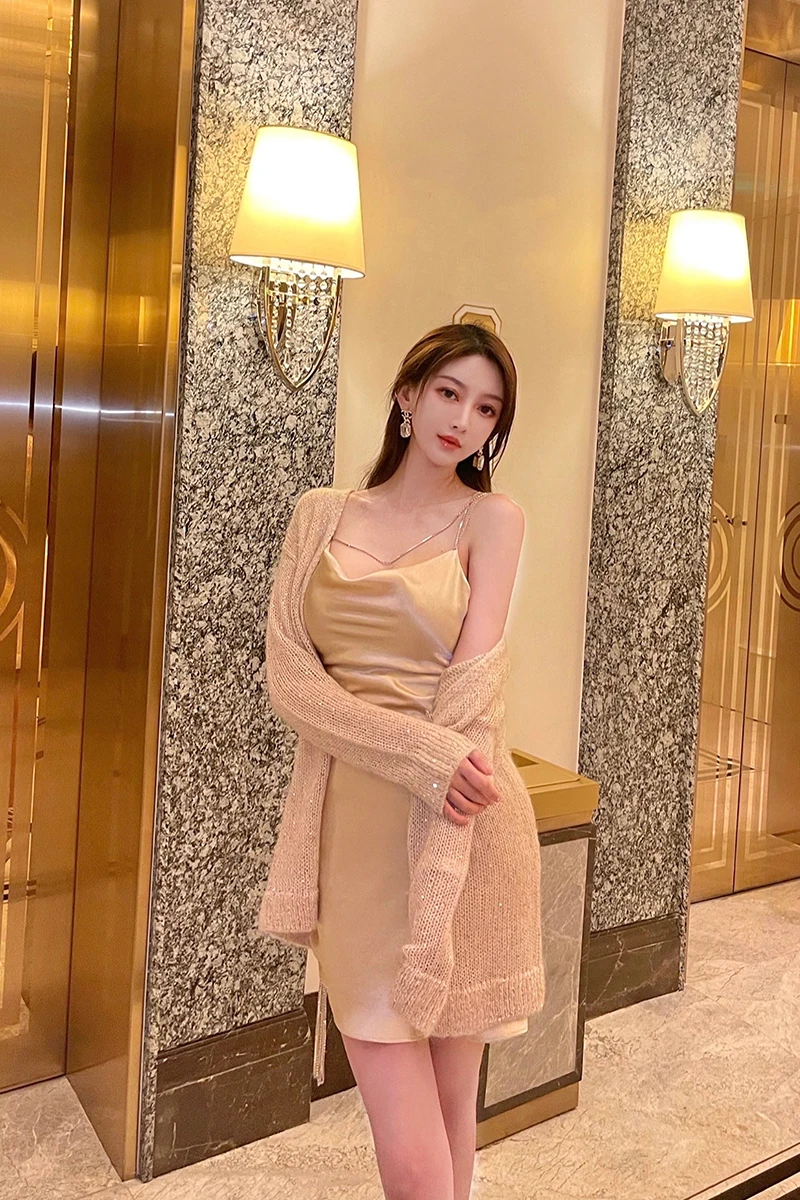 

Champagne Rose Garden Early spring mohair all-match V-neck knitted wool thin cardigan