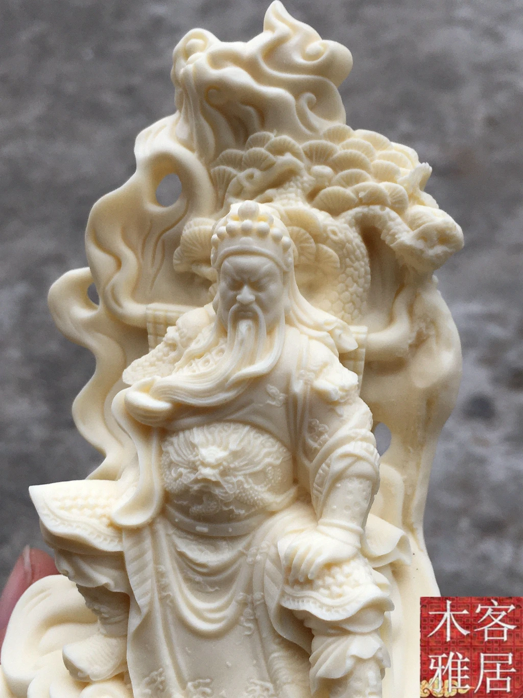 Exquisite marfim guan gong ornamentos wu cai