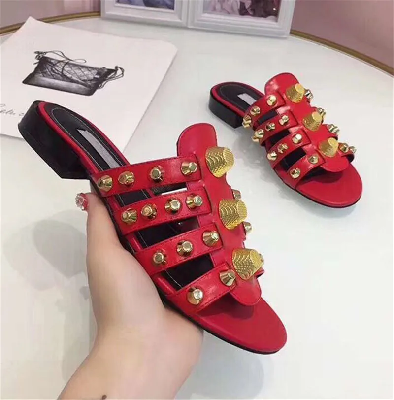 

2020 Fashion Golden Studs Ladies Slip On Slippers Blue Smooth Leather Women Leather Straps Flat Sandals Summer Hot Dress Shoes