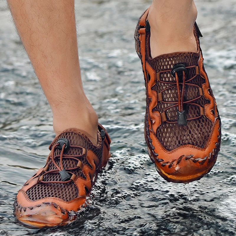 2020 мужские сандалии из дышащей кожи с сетчатой вставкой Мужские мягкой подошвой