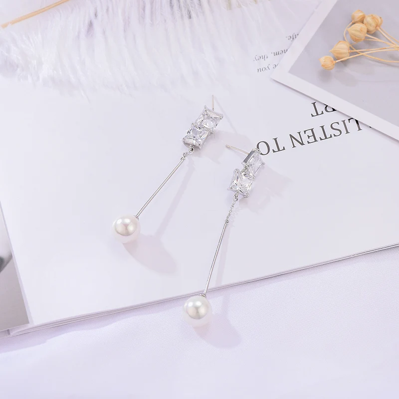 Женские серьги-подвески с кисточками золотистые обтекаемые длинные висячие