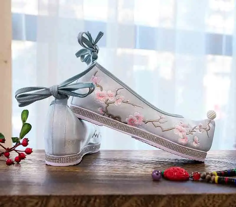 

Туфли Hanfu женские с вышивкой, туфли для китайских танцев в старинном стиле, обувь для косплея, белая, красная, синяя, обувь Hanfu для женщин боль...