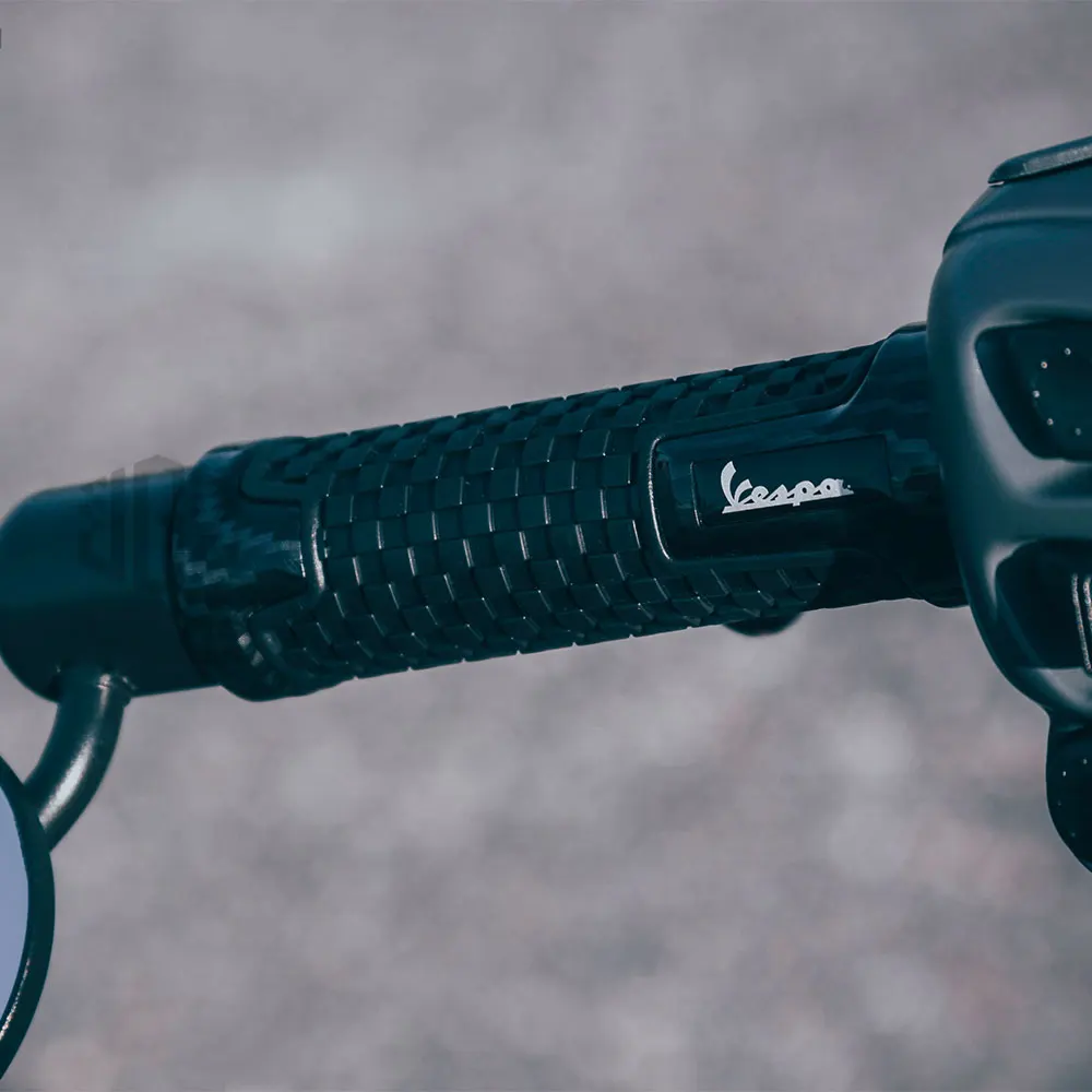 Мотоциклетные резиновые пластиковые Углеродные 22 мм рукоятки для Vespa GTS 300 250 125