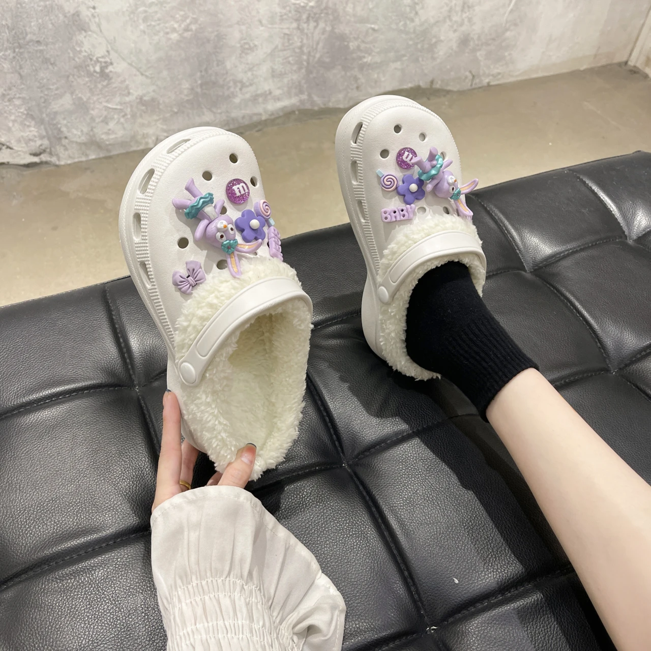 

Whole Set Hot Sale DIY Shoes Charms for Croc Cute Cartoon Handmade Croc Charms Designer Quality Garden Shoe Decoration Girl Gift