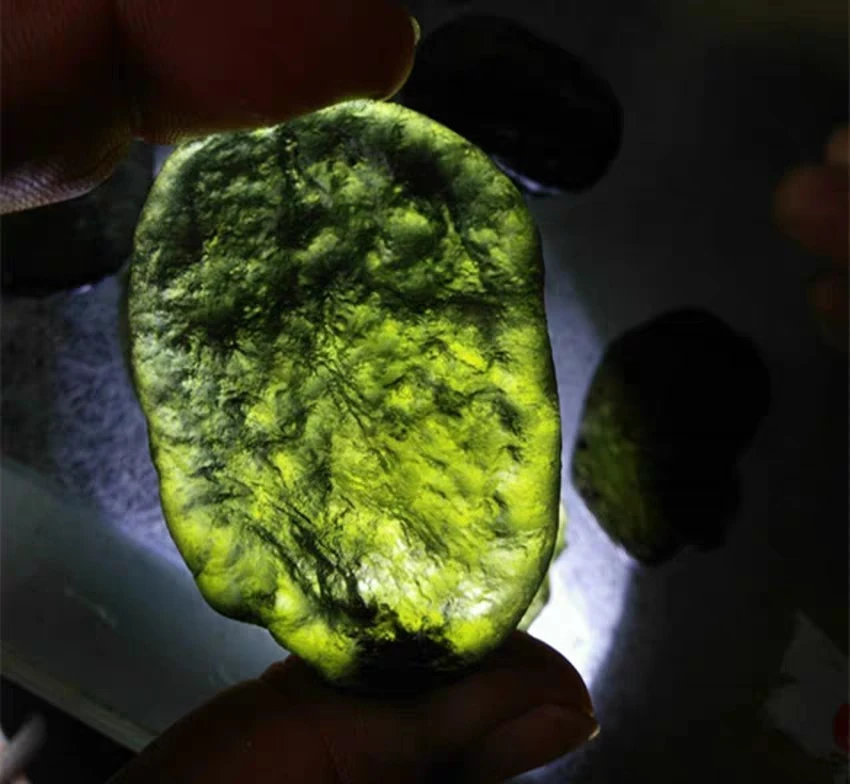 Горячая Распродажа A ++ натуральный молдавит зеленые аэролиты Кристальный камень