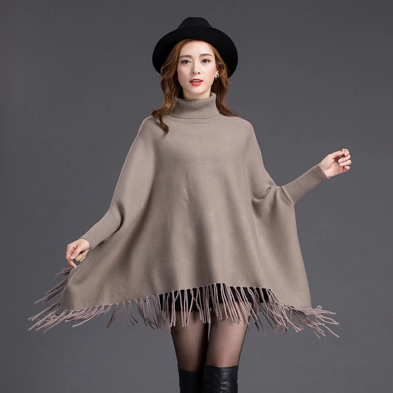 Женская накидка с рукавами летучая мышь однотонная кисточками на подоле Вязаное