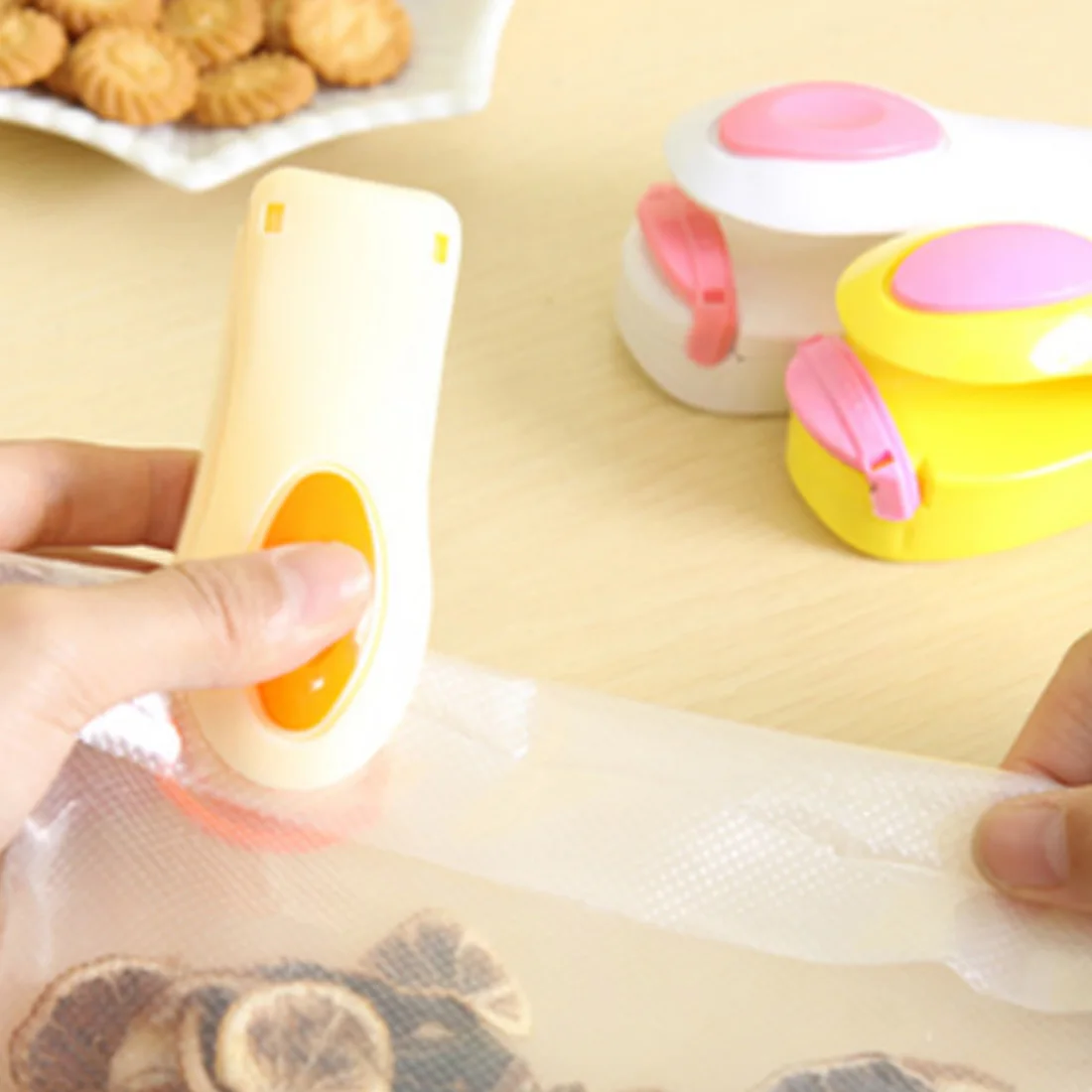 

Random Color Mini Sealer Home Heat Bag Plastic Food Snacks Bag Sealing Machine Food Packaging Kitchen Storage Bag Packing Clip