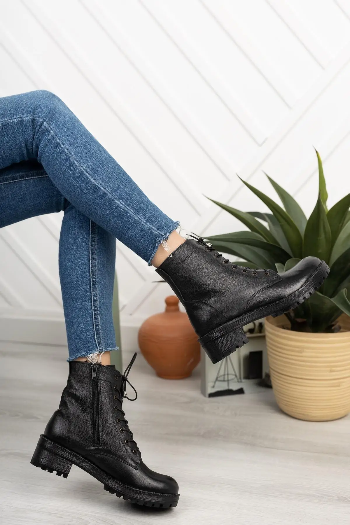 

Women's Genuine Leather Postal Boat TLG2021003501