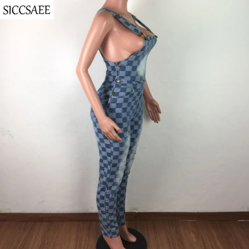 Женский джинсовый комбинезон в клетку повседневный цельный с дырками на