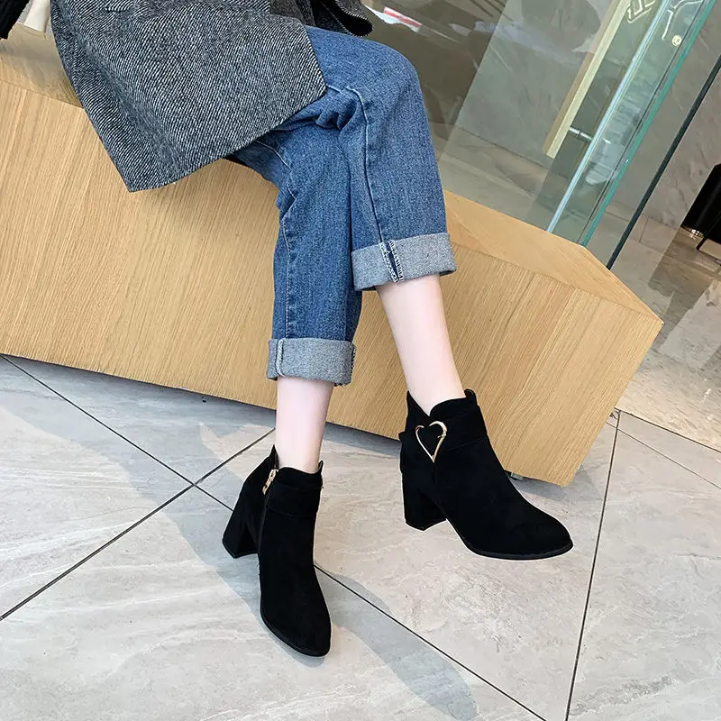 Женские ботильоны Прямая поставка Зимние женские Ботинки Martin на высоком каблуке