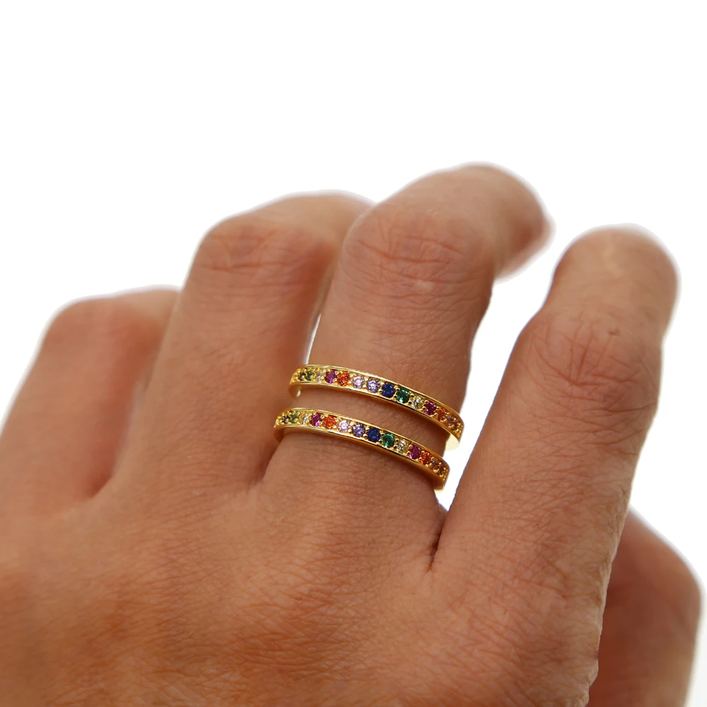 Женское кольцо с разноцветными фианитами разноцветное на палец надписью день