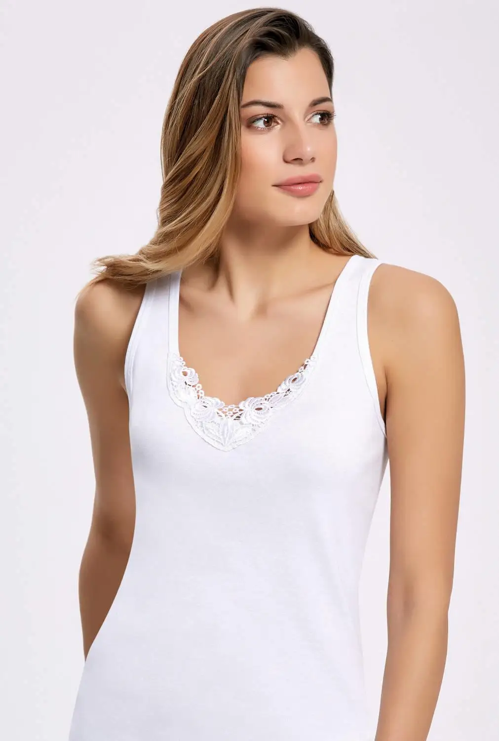 

İlke Güpürlü Wide Strap Singlet