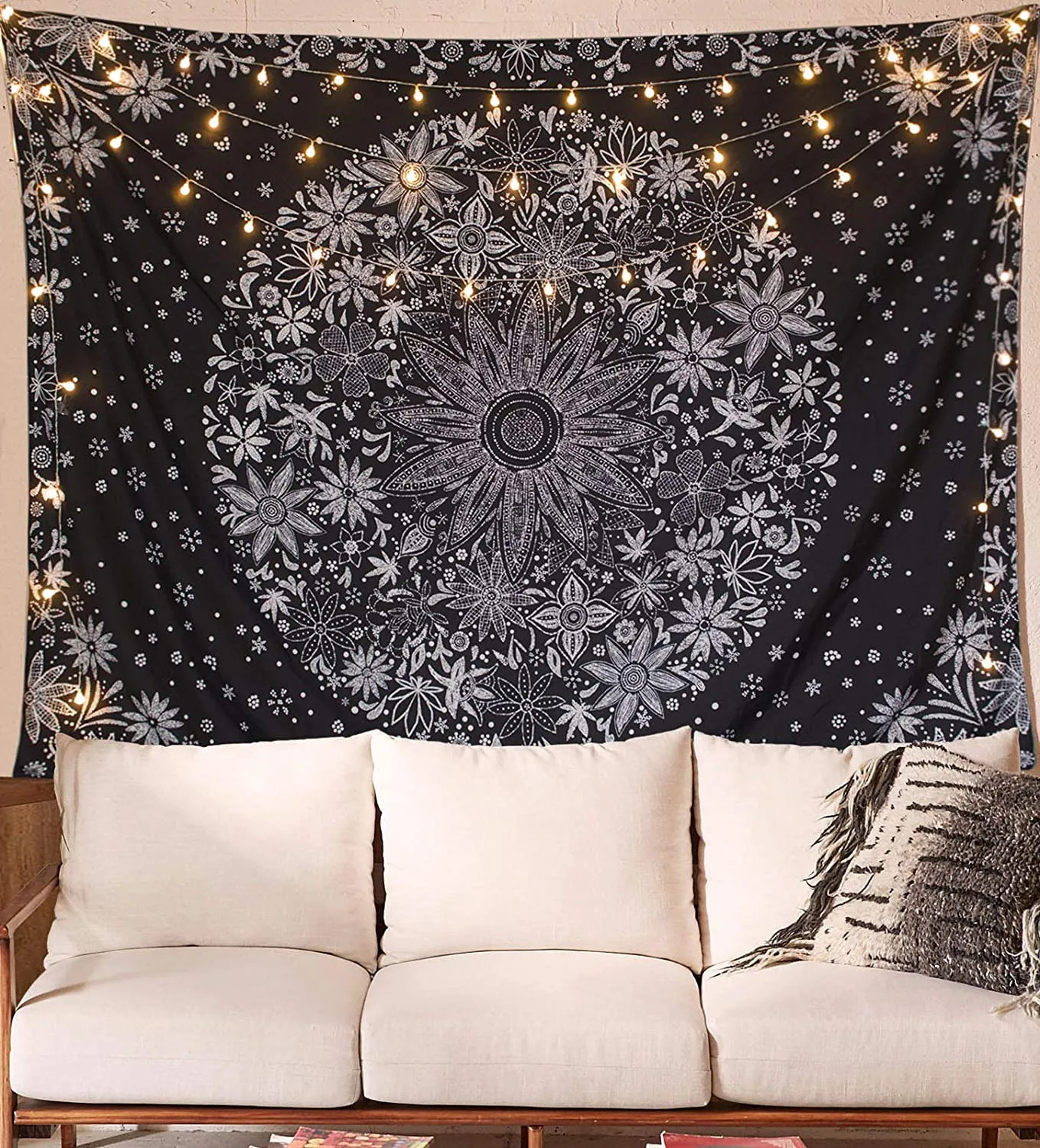 

Bohemian Tapestry Wall Hanging Black and White Floral Tapestry with Dots of Daisy Medal Printing Bedroom Bohemia