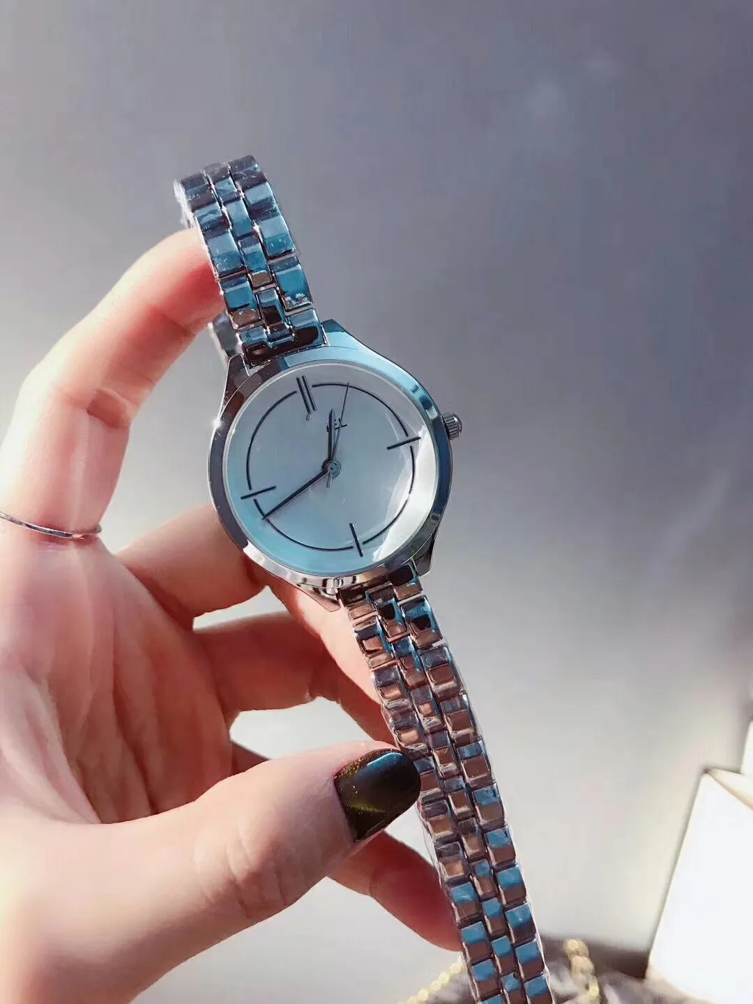 

New fashion classic men's high grade business watch waterproof watch wine barrel watch personality WATCH QUARTZ WATCH