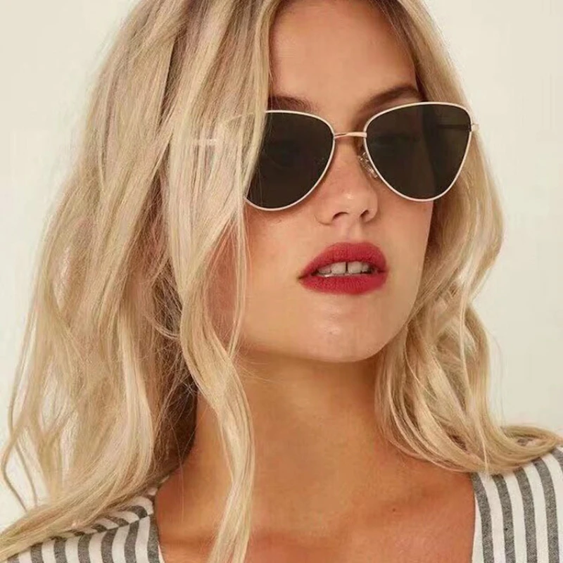 

2020 Fashion Sunglasses Woman Brand Designer Vintage Retro Metal Cat Eye Glasses Oculos De Sol Transparent Ocean Uv400