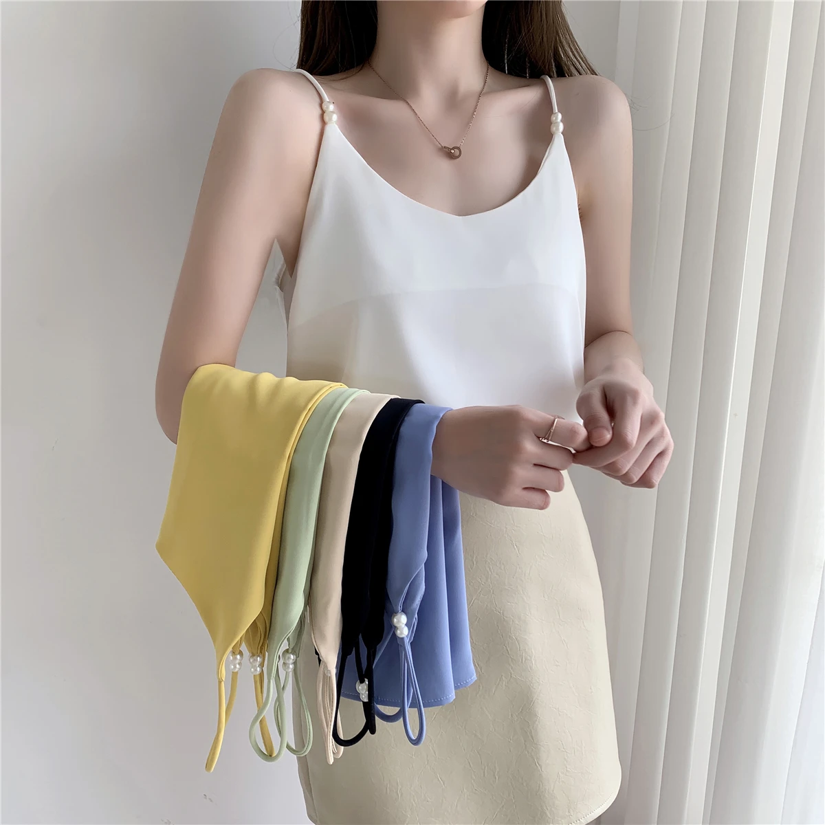 

Womens Tops and Blouses Chiffon Women Blouses Sleeveless V-Neck White Women Shirts Korean Fashion Spaghetti Strap Tank Top