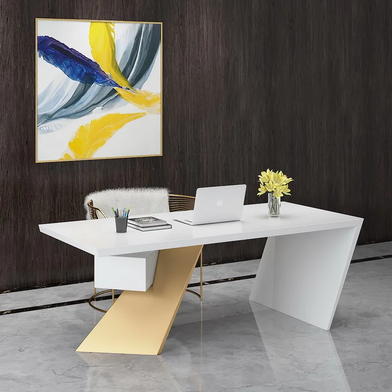 

Простой офисный роскошный компьютерный стол золотого цвета в скандинавском стиле для отдыха, спальни, дизайнерский стол из массива дерева, ...