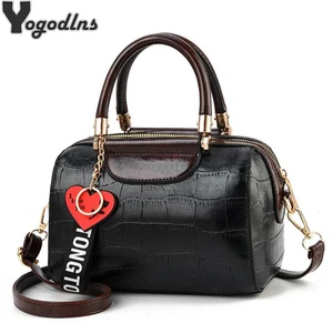 Женская сумка через плечо, из искусственной кожи, с украшением в виде сердца