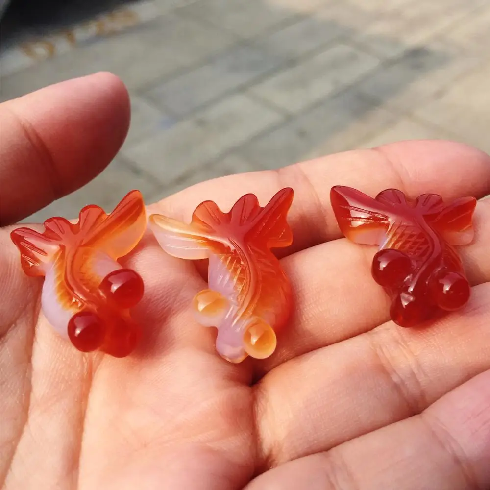 С натуральным красным агатом выгравированный вручную животные маленькие рыбки