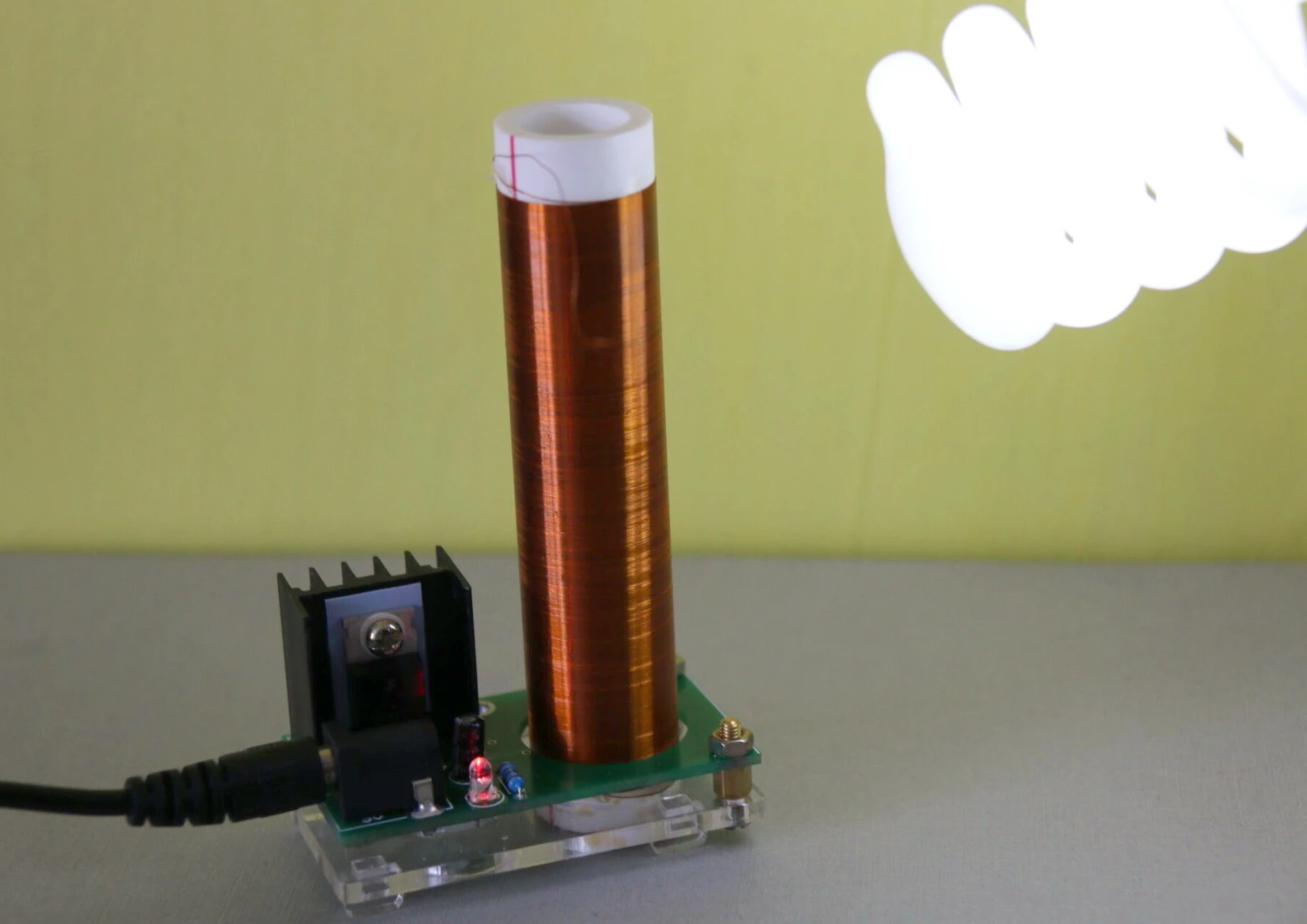 

2020 NEW Mini Tesla coil With Power supply 9V 1A