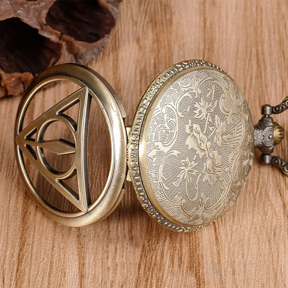 Retro Hollow Pocket Watch Suit Men's Chic Triangle Pattern Quartz Pocket Clock Men Pendant Necklace Vintage Gifts Set for Dad