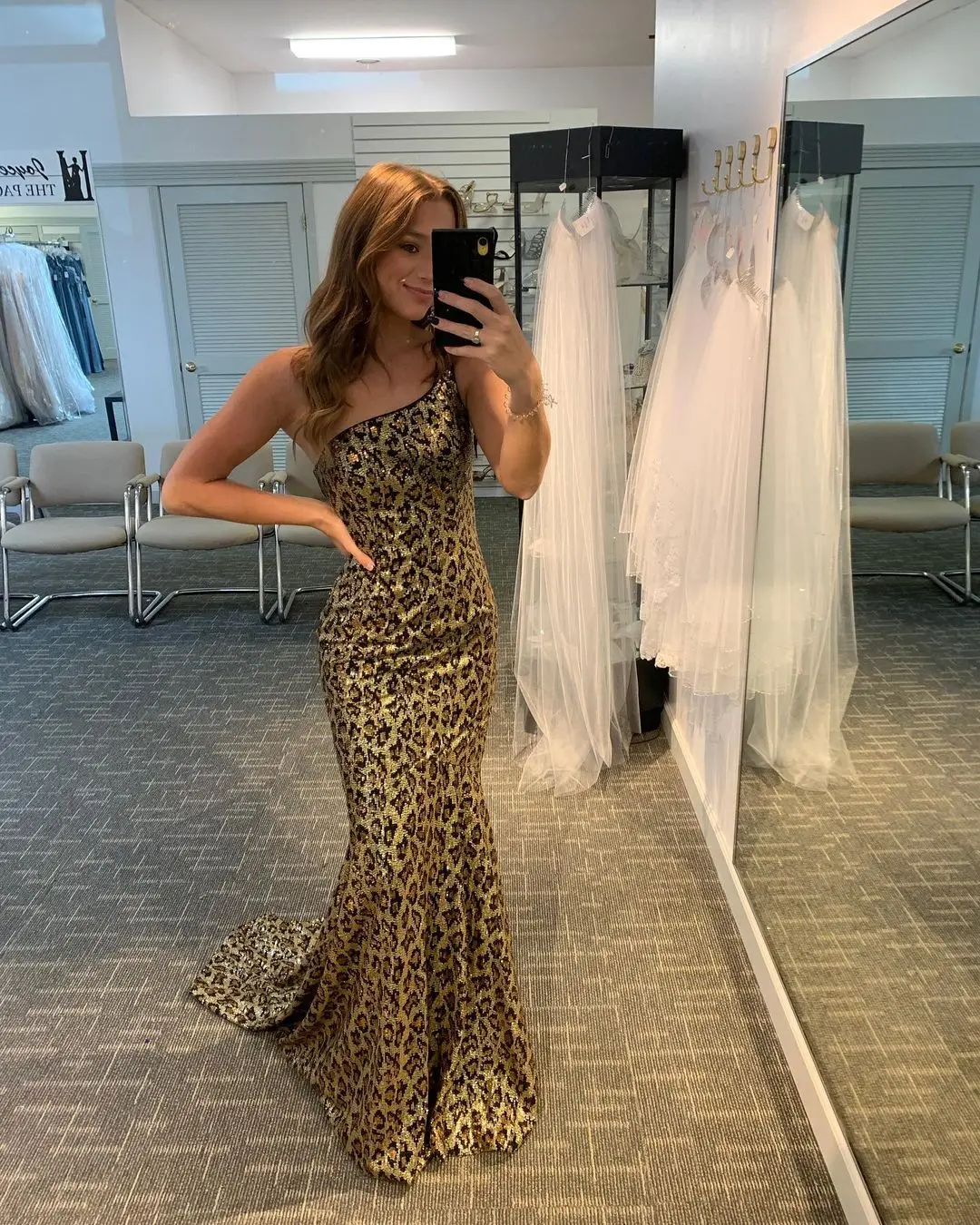 

Женское платье с леопардовым принтом, вечернее платье-футляр на одно плечо без рукавов и со шлейфом, для выпускного вечера, 2022