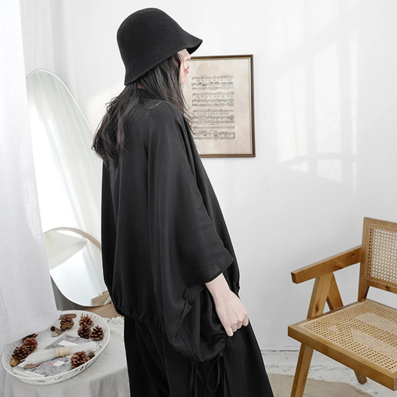 

[EAM] Women Bandage Big Size Irregular Blouse New Stand Collar Three Quarter Sleeve Shirt Fashion Spring Summer 2021 1DD5907