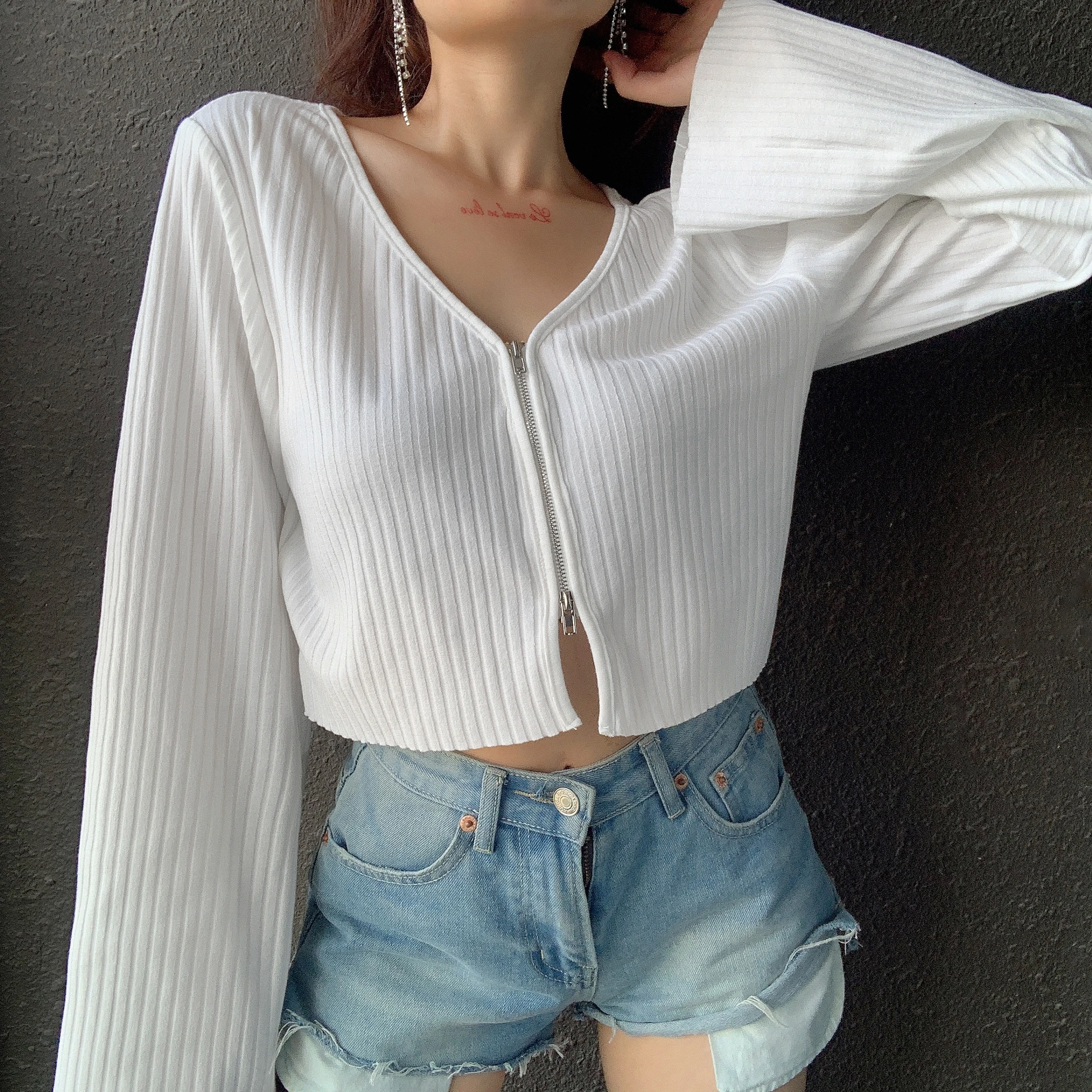 

Sunny y.j.Casual Zip Up Crop Top White Basic Tee Shirt Women V Neck Harajuku Cute Long Sleeve Tshirt Autumn Vintage 90S Loose