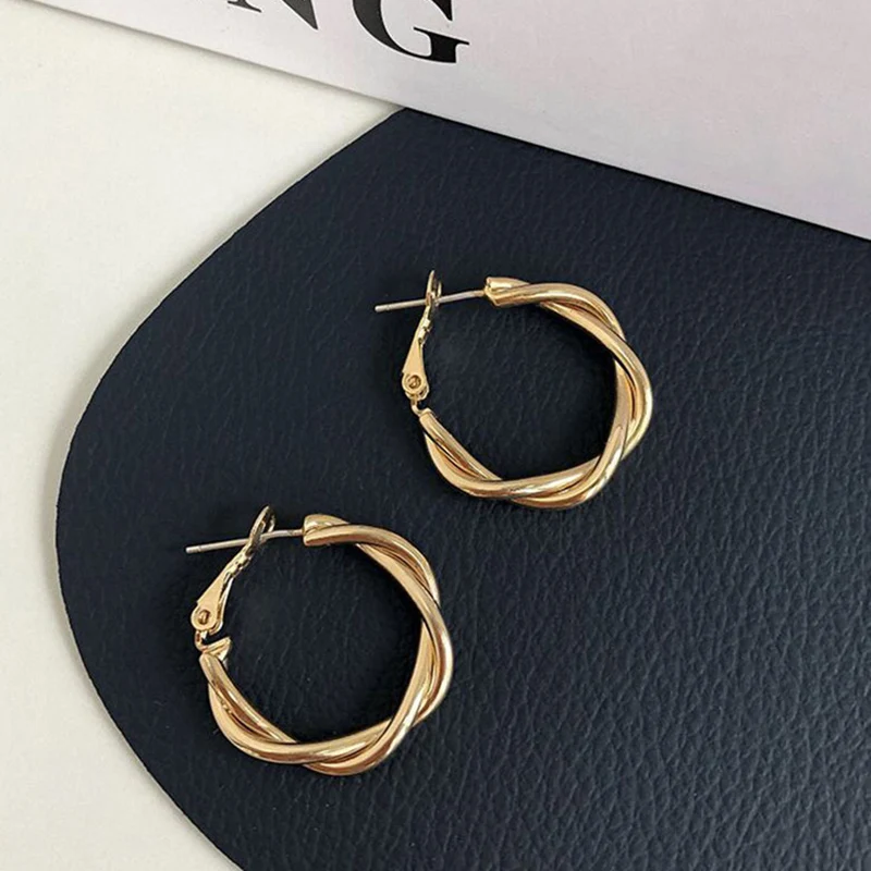 

2021 New Trendy Twist Hoop Earrings for Women Retro Gold Alloy Ring Earrings Female Jewelry Wedding Accessories Gift Hot Style