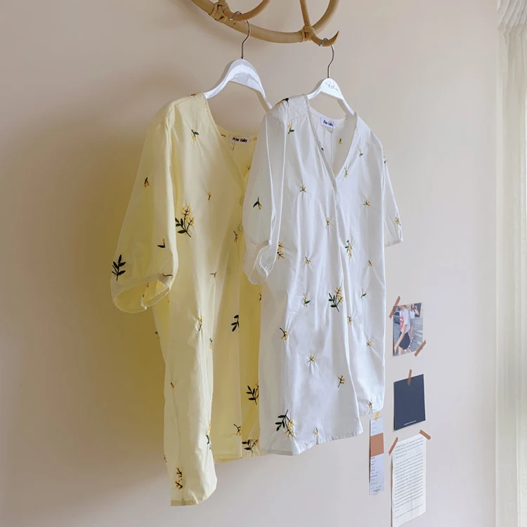 

Womens tops Cotton White shirts 2020 V-neck Embroidery Floral Shirt Korean Fashion Clothing Camisas Mujer Women shirts 403D