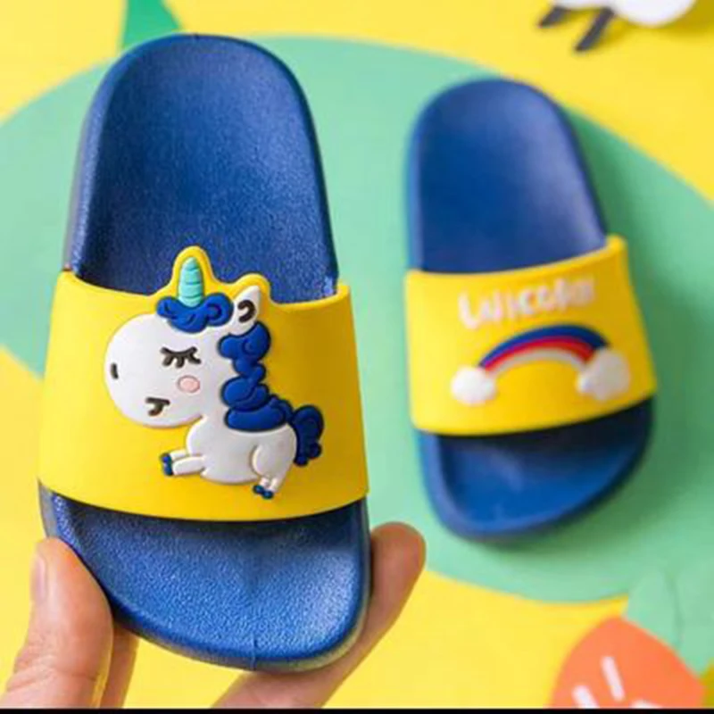 Летние Симпатичные тапочки с единорогом обувь для мальчиков и девочек радужная