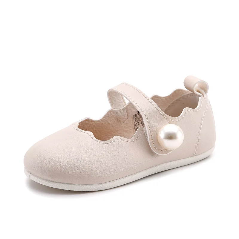 Новинка осени 2020 года Кожаные туфли для девочек с жемчугом Повседневные