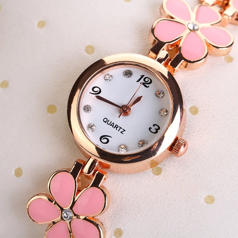 

Cute Women Bracelet Watch Mujer Golden Relojes Small Dial Quartz Watch Popular Wristwatch Hour Female Ladies Elegant Watches