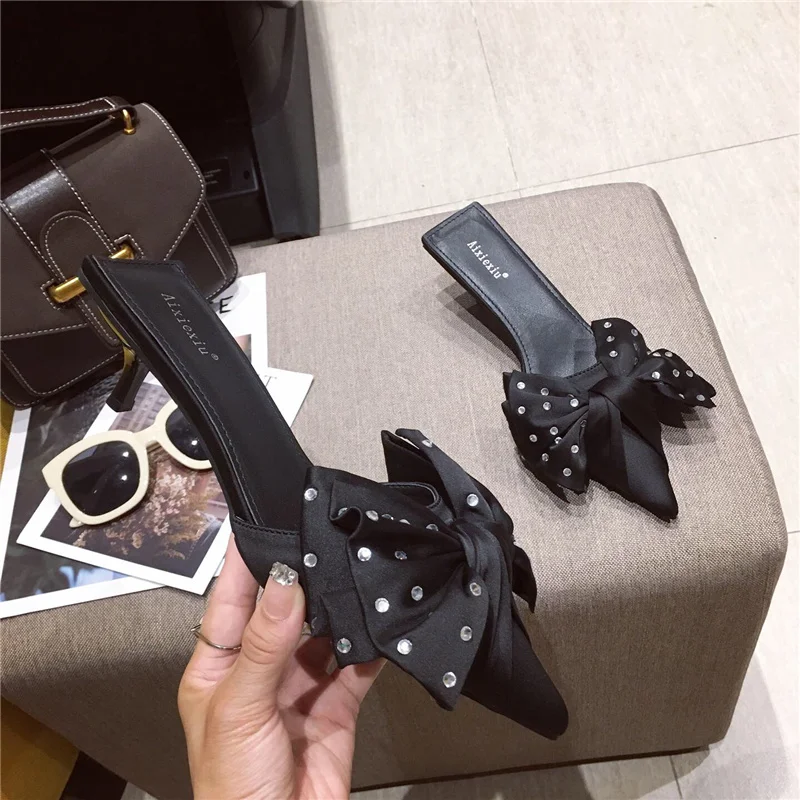 Шлепанцы женские на низком каблуке дизайнерские сандалии с закрытым носком