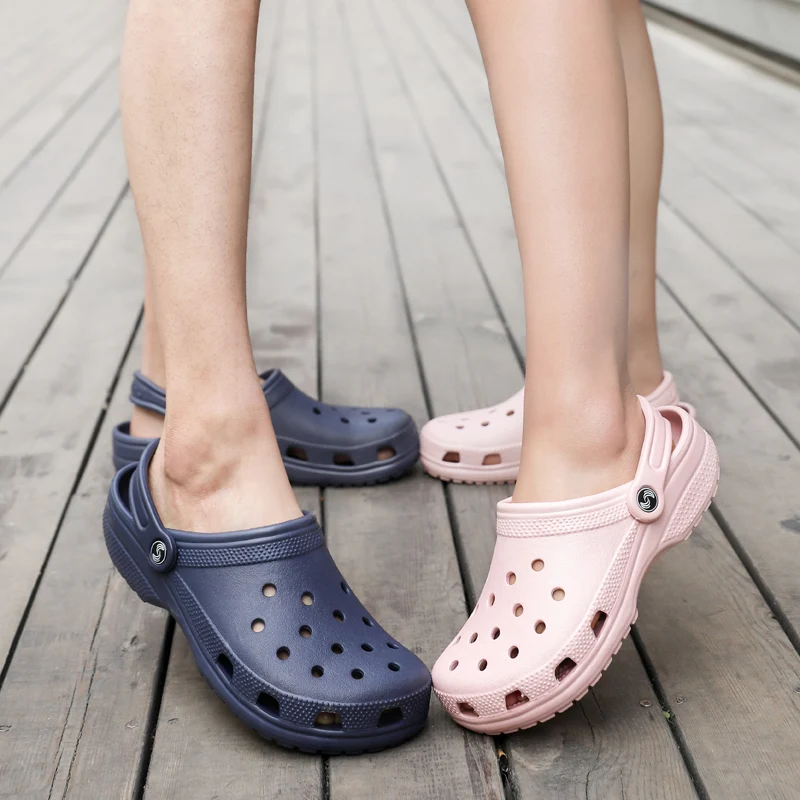 

2020 New Men Summer Shoes Mens Beach Slippers Breathable Hole Flats Light Solid Color Male Massage Sandals Garden Unisex Shoes