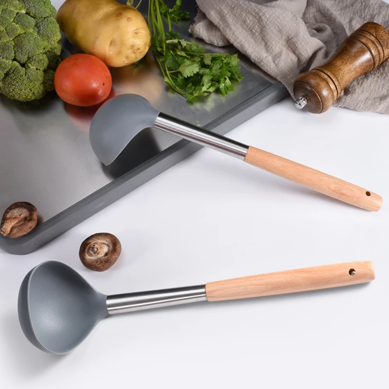 Силиконовая ложка для супа с деревянной ручкой универсальная антипригарная